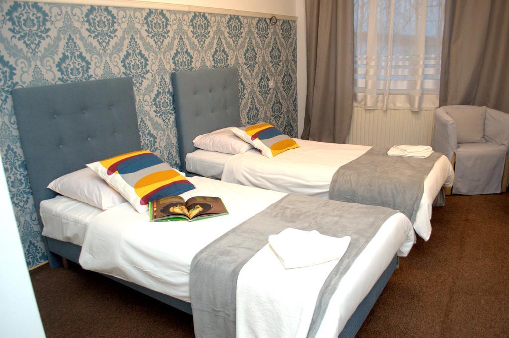 Acwador Hotell Pleszew Eksteriør bilde